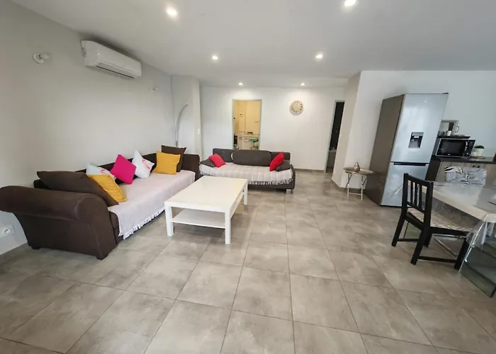 Maison neuve contemporaine parking