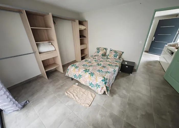 Maison neuve contemporaine parking